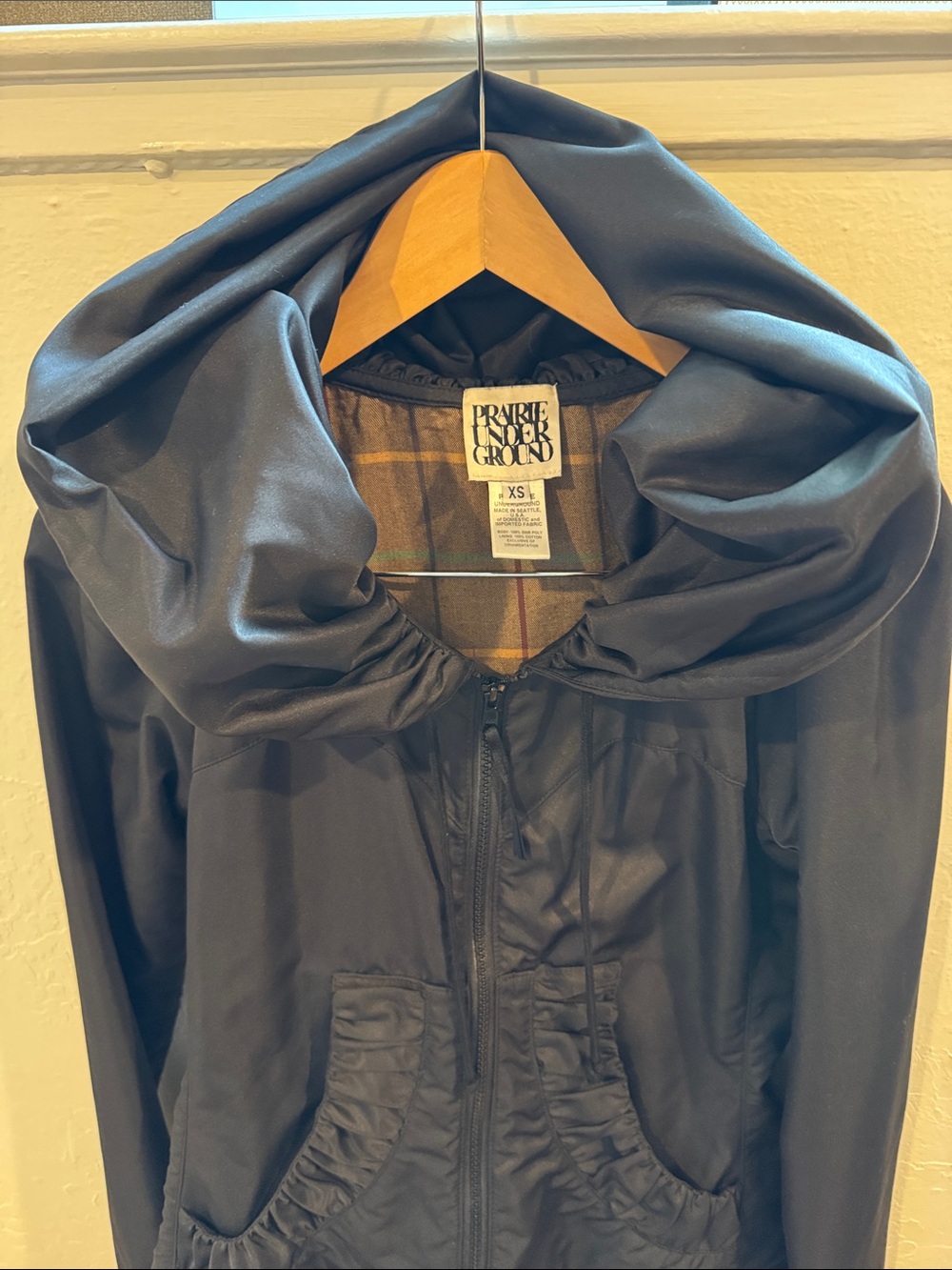 Prairie Underground Black Hooded zip up Coat with Ruching - Picture 4 of 5
